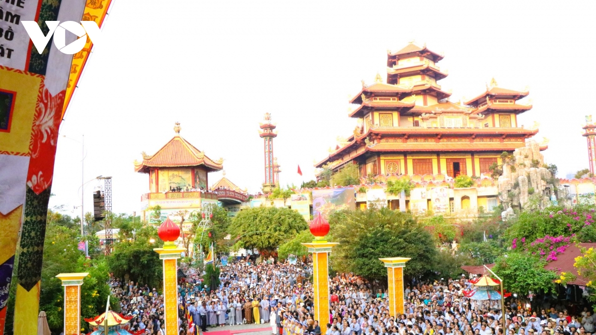 Hàng ngàn người dự Lễ vía Đức Bồ Tát Quán Thế Âm - Ngũ Hành Sơn